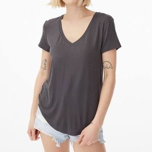 aero seriously soft v neck tshirt, size xs, grey